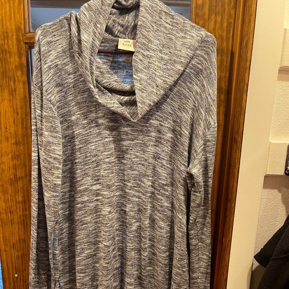 Knox Rose Sweater, Size XXl, Black, Light Blue, and White.